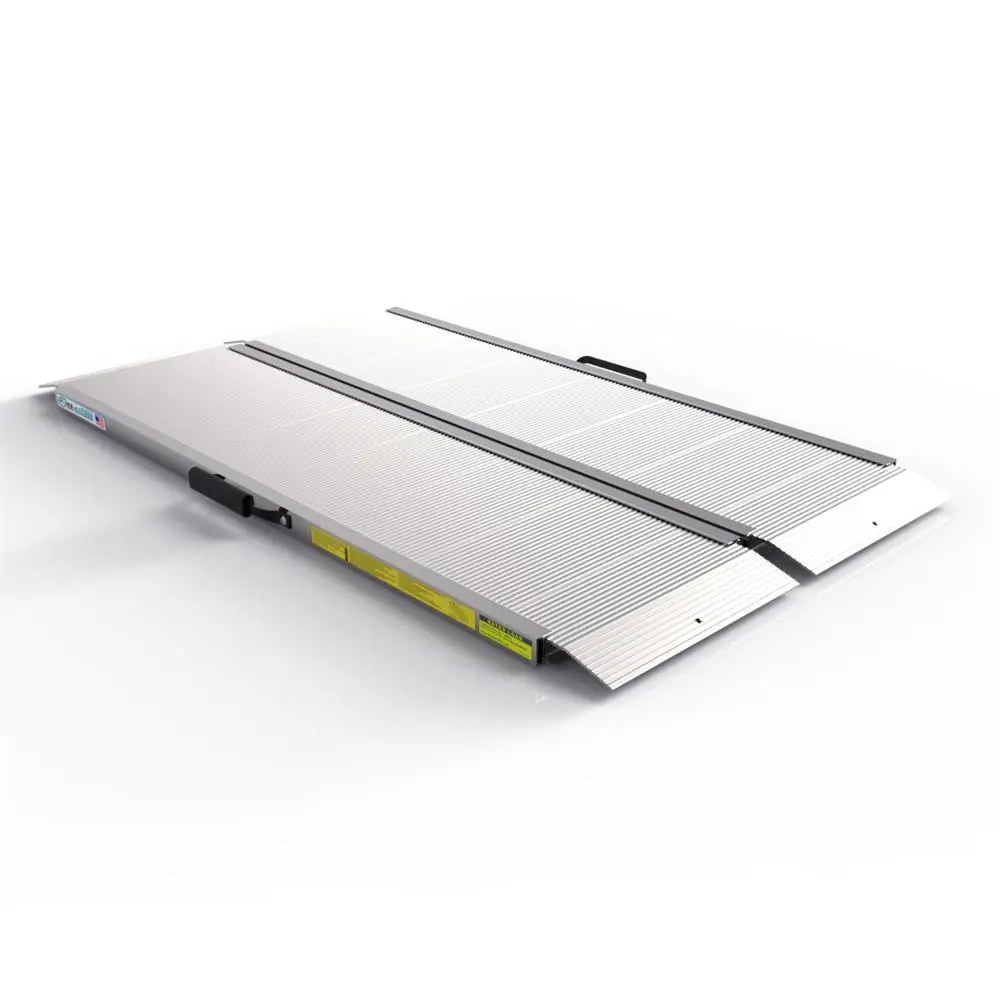 EZ-ACCESS® TRAVERSE™ Singlefold Edgeless Portable Loading Ramp (4 Foot) EZ-Access