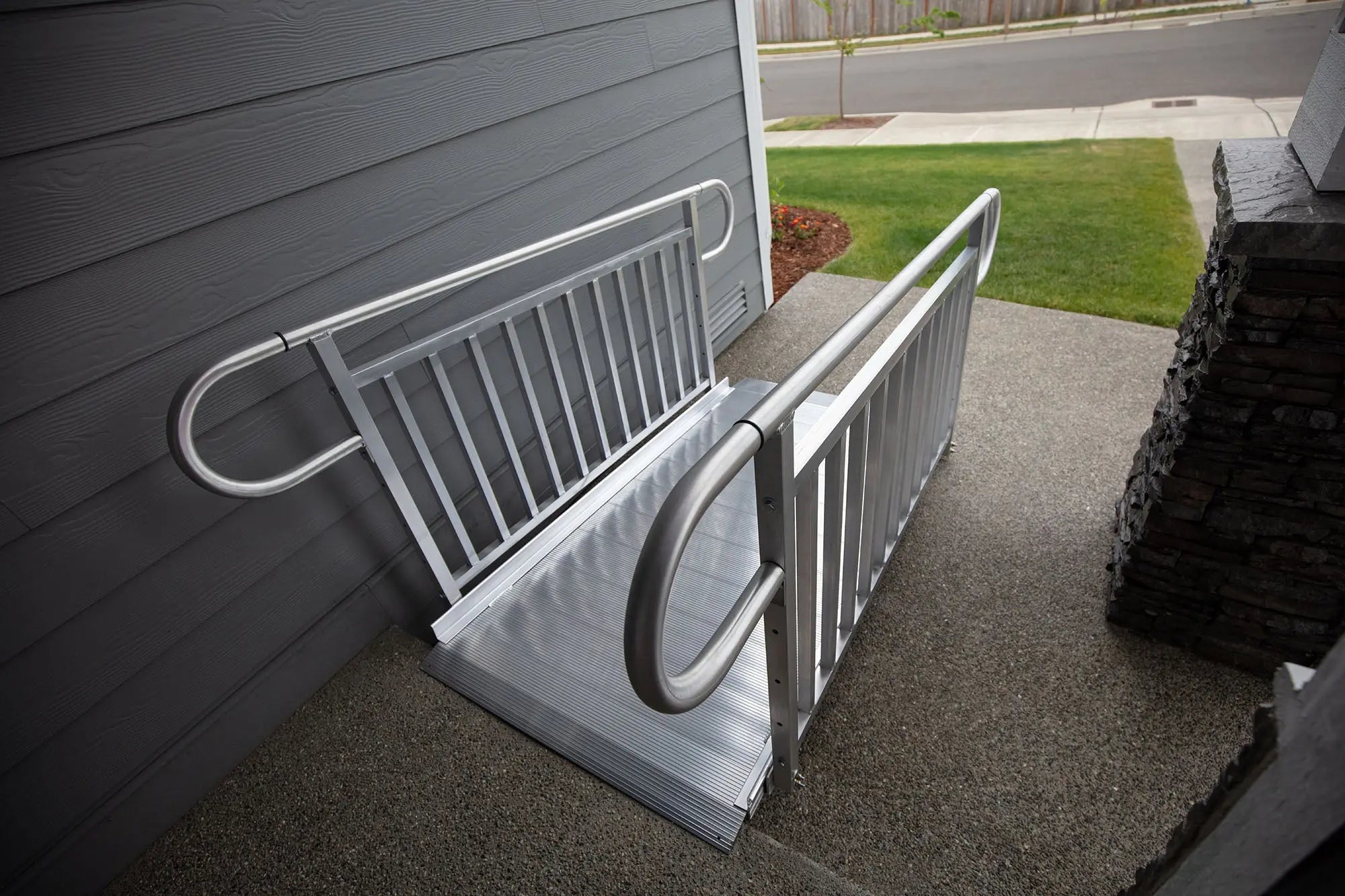 EZ-ACCESS® GATEWAY™ 3G Solid Surface Portable Ramp (Vertical Picket Handrails) 5 Foot EZ-Access