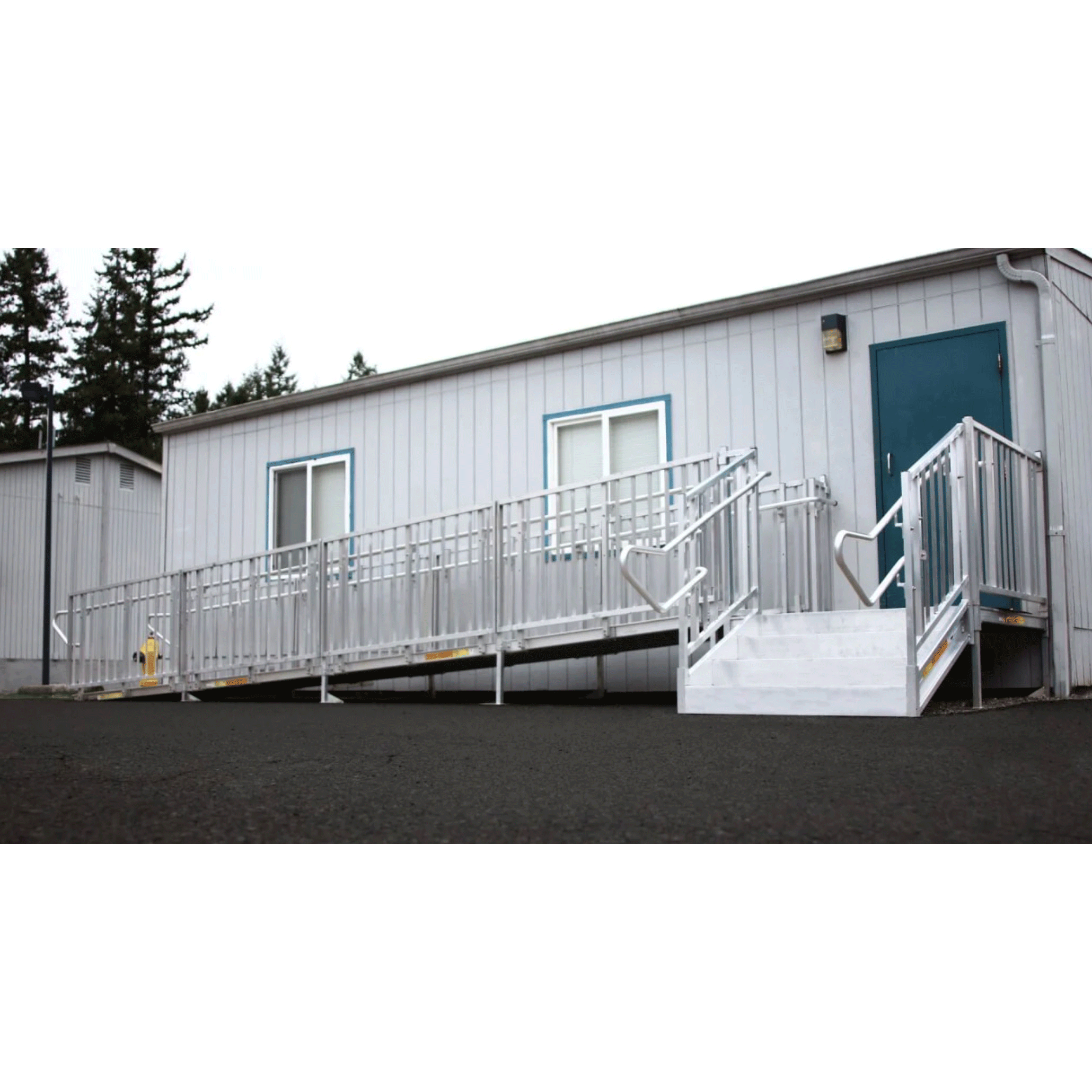 EZ-ACCESS® PATHWAY® HD ADA Compliant Stairs